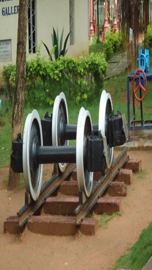 General Knowledge: କିପରି ପତଳା ରେଳ ଧାରଣାରେ ଦୌଡୁଛି ଟ୍ରେନ?